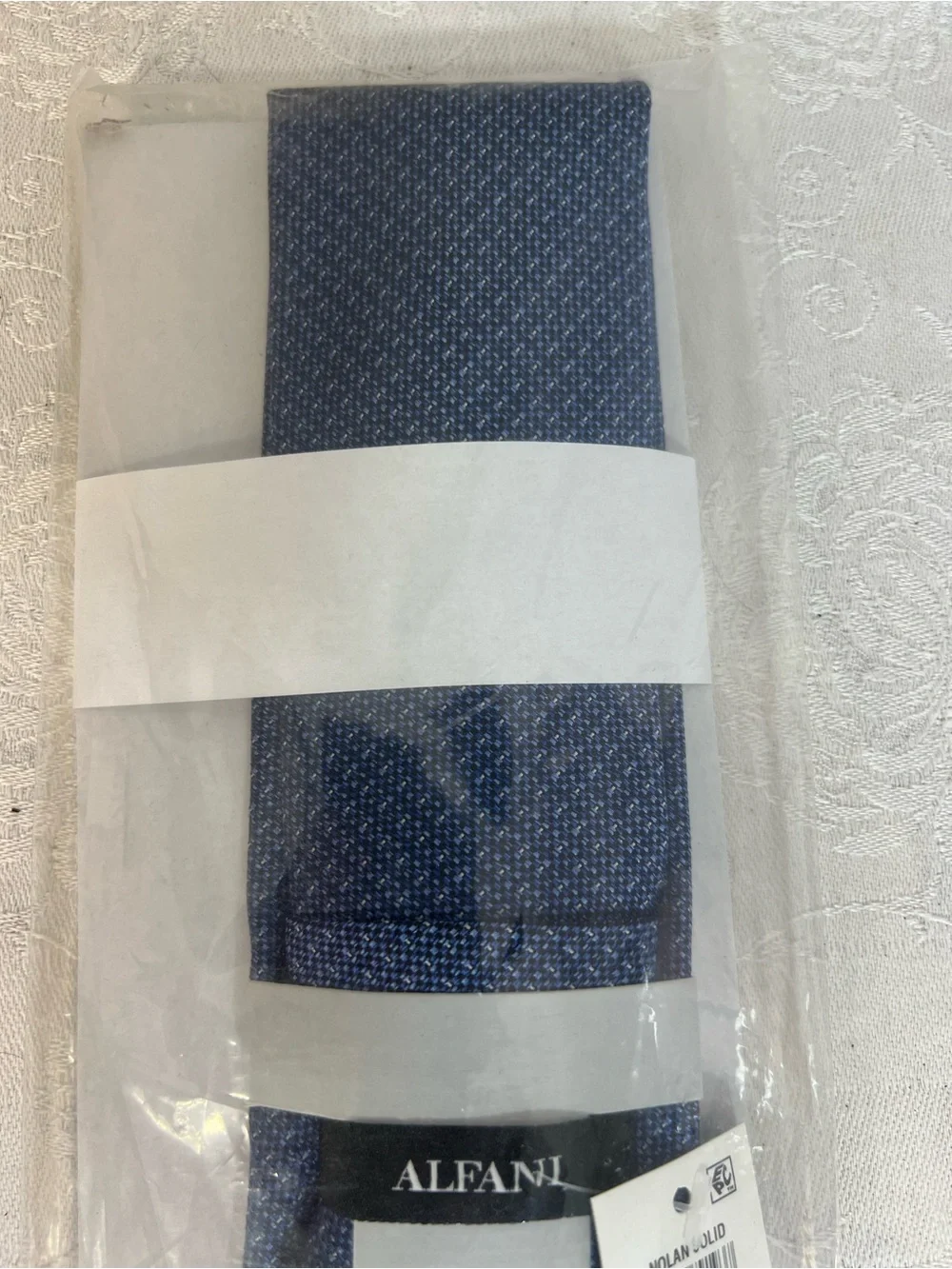 Alfani Men’s Tie Solid Nolan 400 Blue & White New With Tags